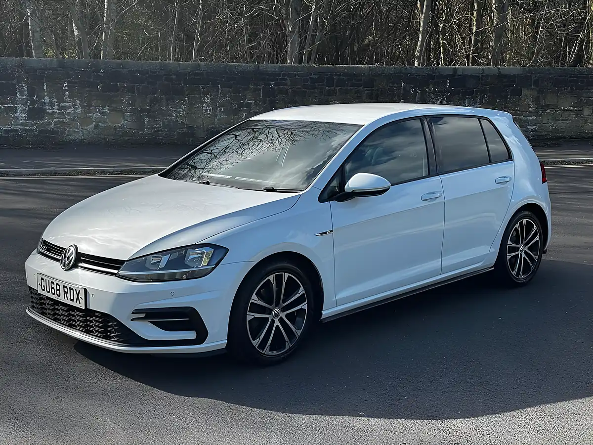 Used 2018 Volkswagen Golf R-Line White - Front View