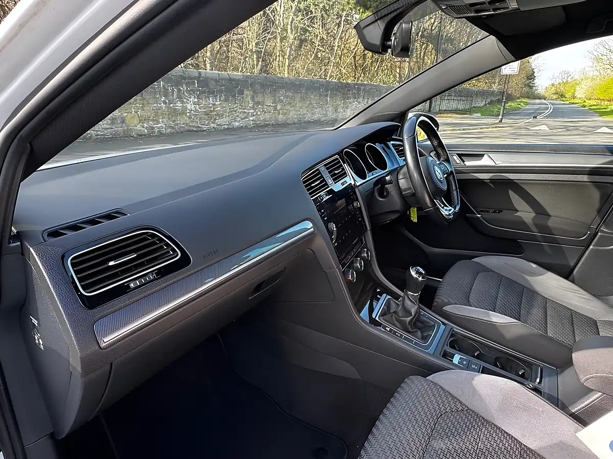 Used 2018 Volkswagen Golf R-Line White - Interior and Exterior details 8