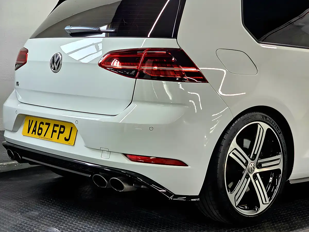 Used 2018 Volkswagen Golf R Pure White - Interior and Exterior details 10