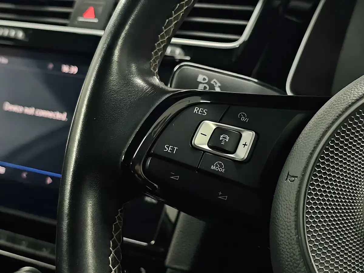 Used 2018 Volkswagen Golf R Pure White - Interior and Exterior details 15