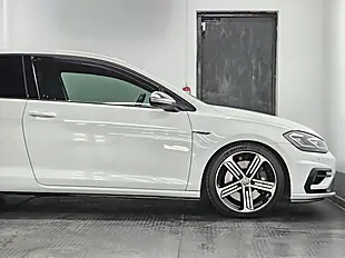 Used 2018 Volkswagen Golf R Pure White - Interior and Exterior details 17