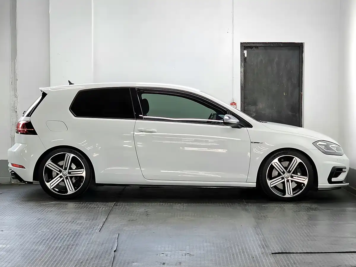 Used 2018 Volkswagen Golf R Pure White - Interior and Exterior details 6