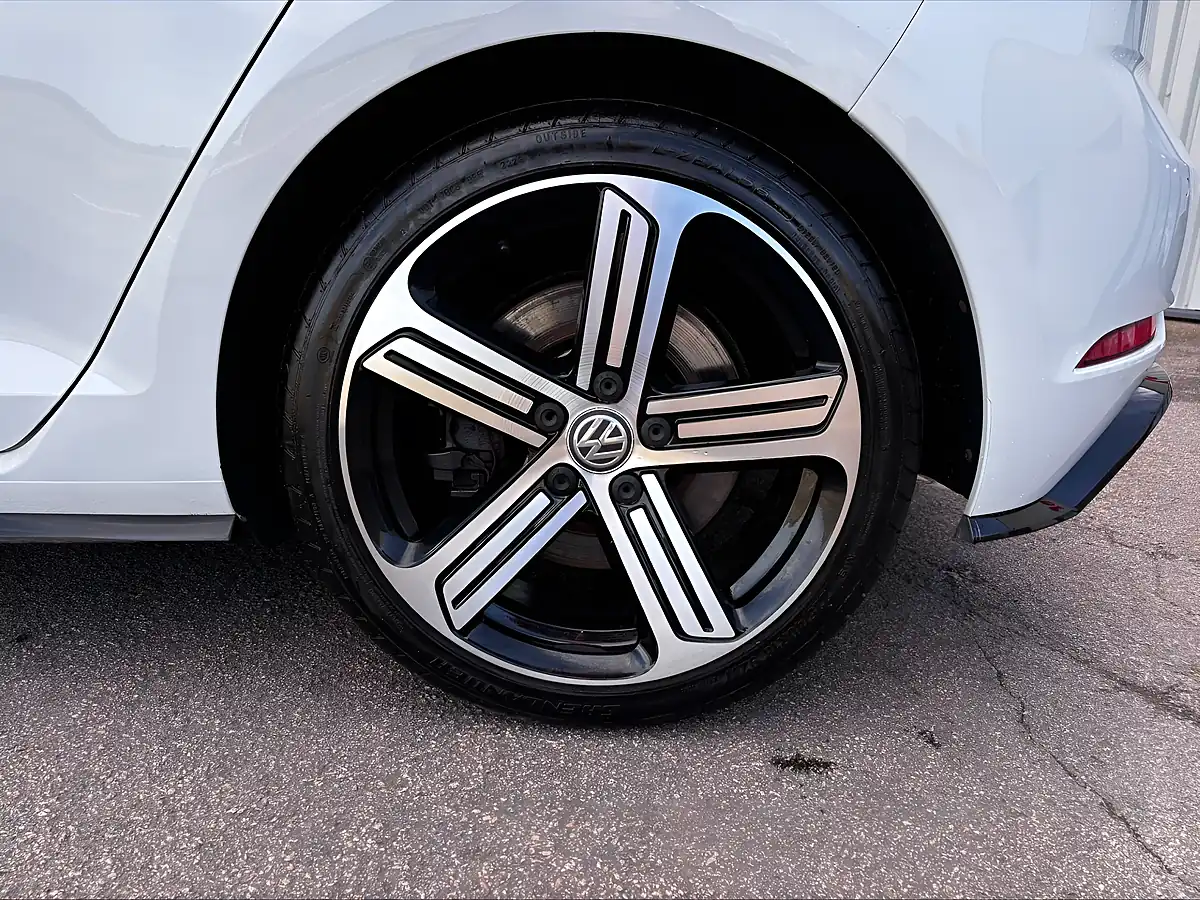 Used 2018 Volkswagen Golf R White - Interior and Exterior details 13