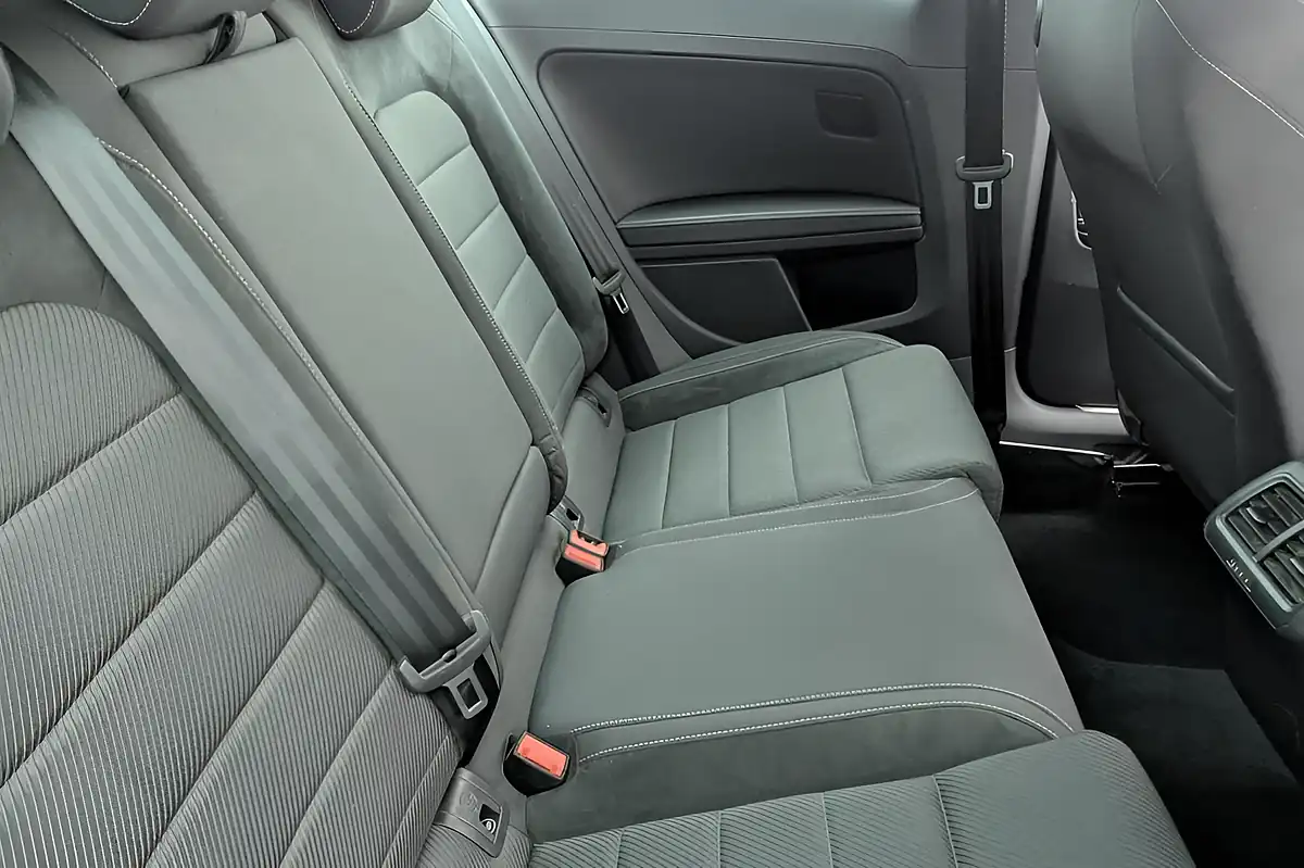 Used 2018 Volkswagen Golf R White - Interior and Exterior details 15