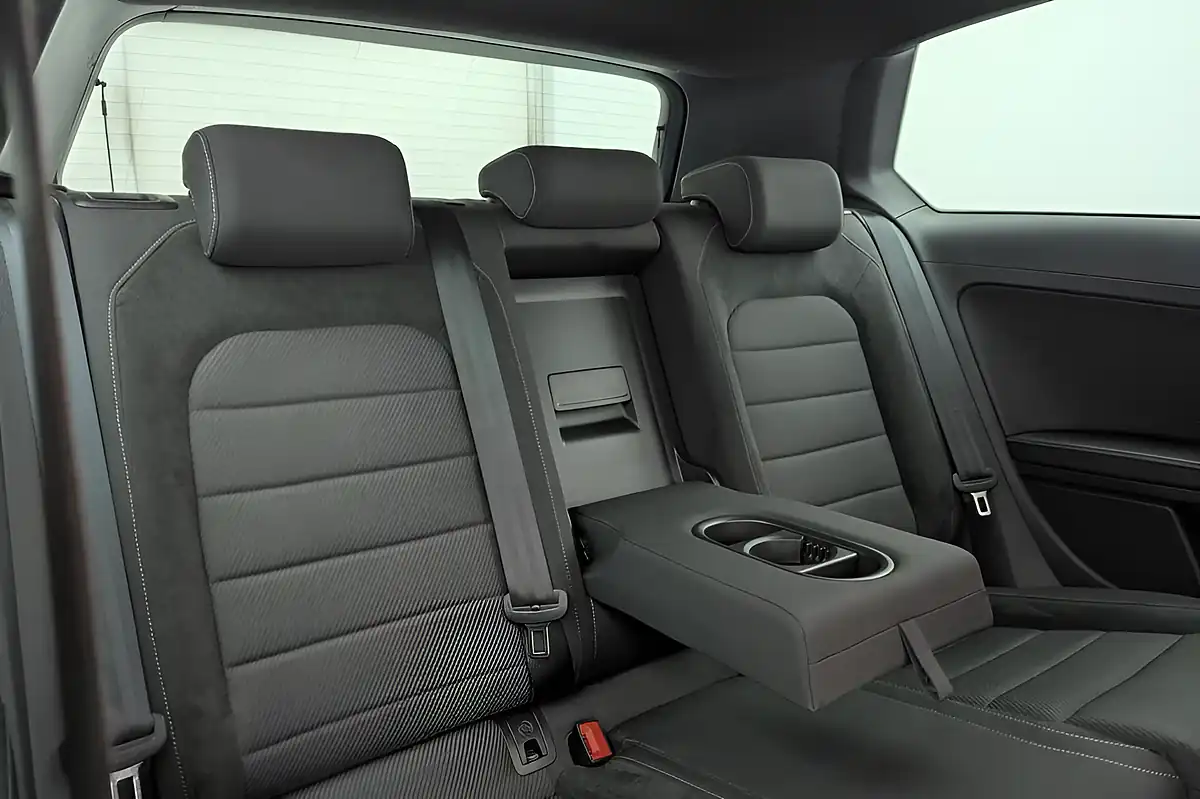 Used 2018 Volkswagen Golf R White - Interior and Exterior details 16