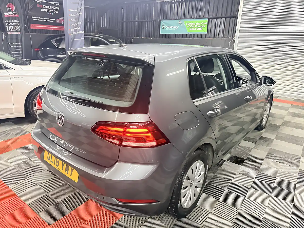 Used 2018 Volkswagen Golf S Grey - Interior and Exterior details 10