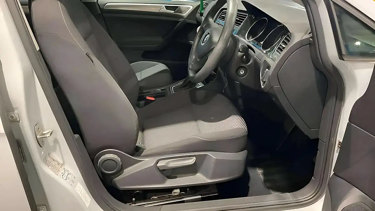 Used 2018 Volkswagen Golf S Silver - Interior and Exterior details 5