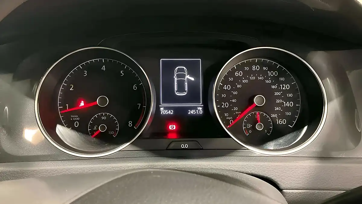Used 2018 Volkswagen Golf S Silver - Interior and Exterior details 6