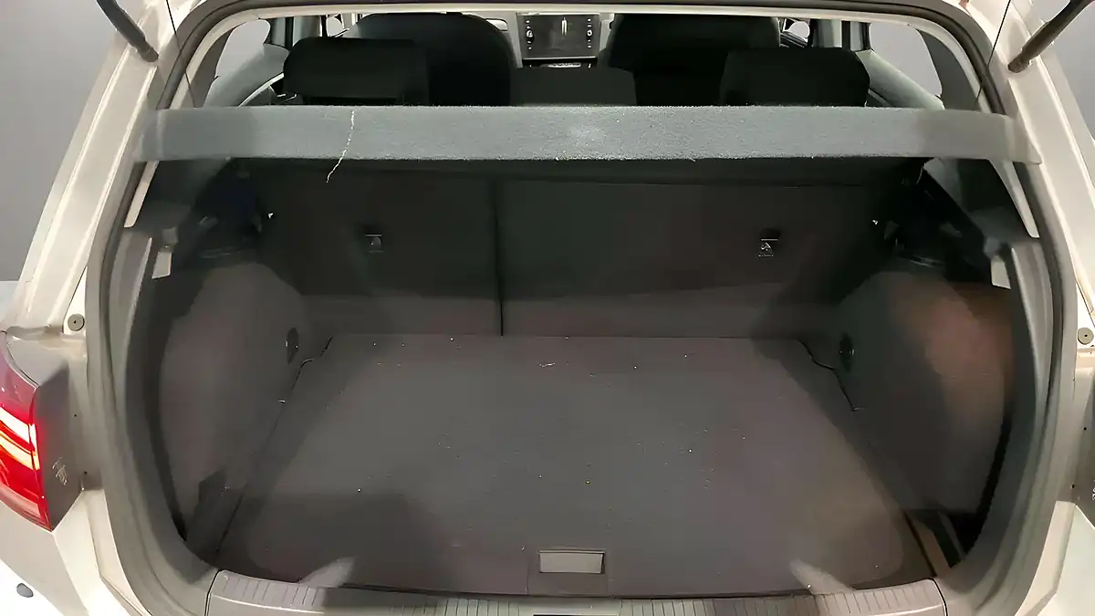 Used 2018 Volkswagen Golf S Silver - Interior and Exterior details 9