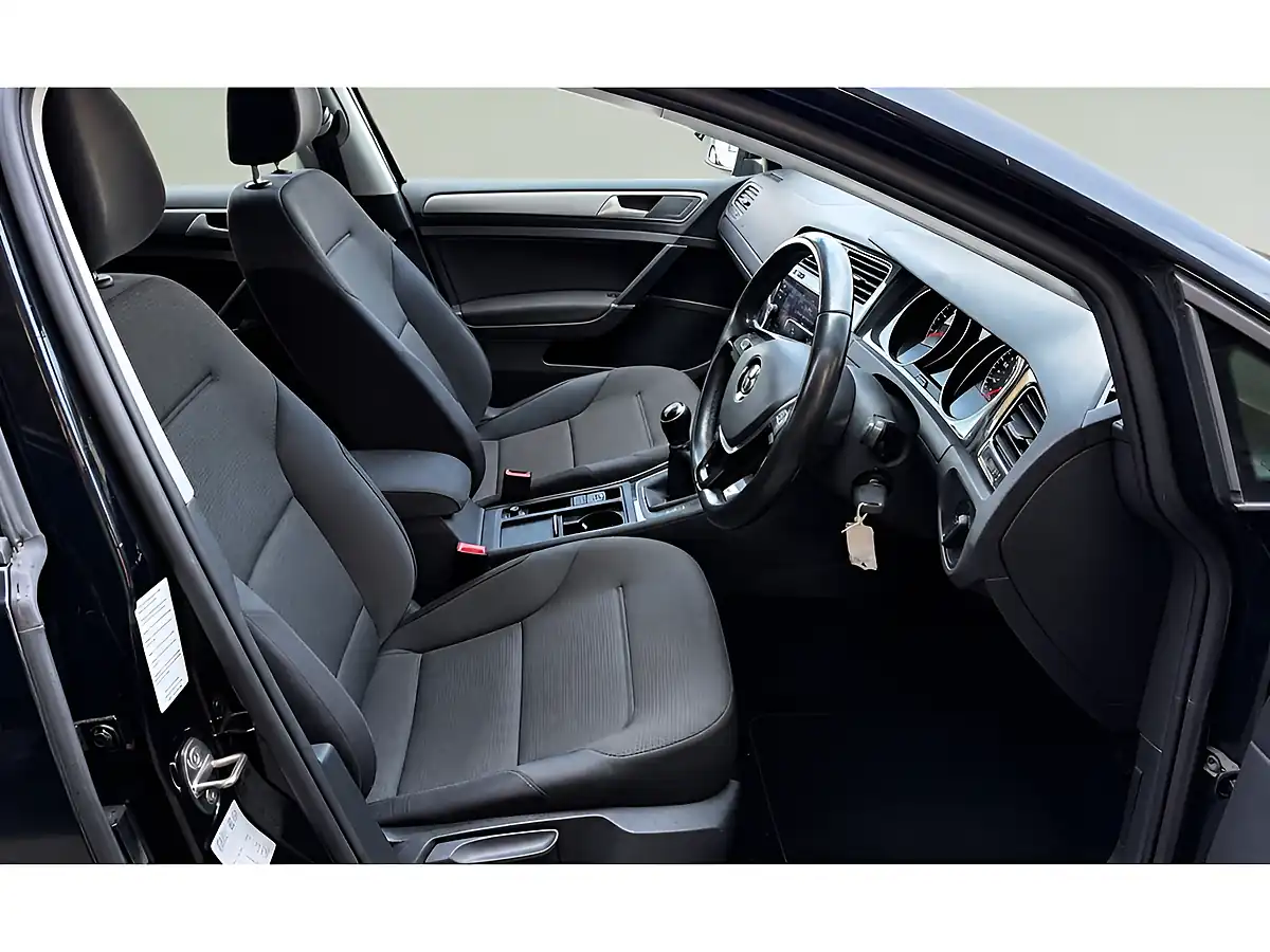 Used 2018 Volkswagen Golf Se Black - Interior and Exterior details 2