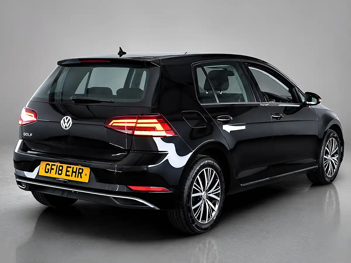 Used 2018 Volkswagen Golf Se Black - Interior and Exterior details 4