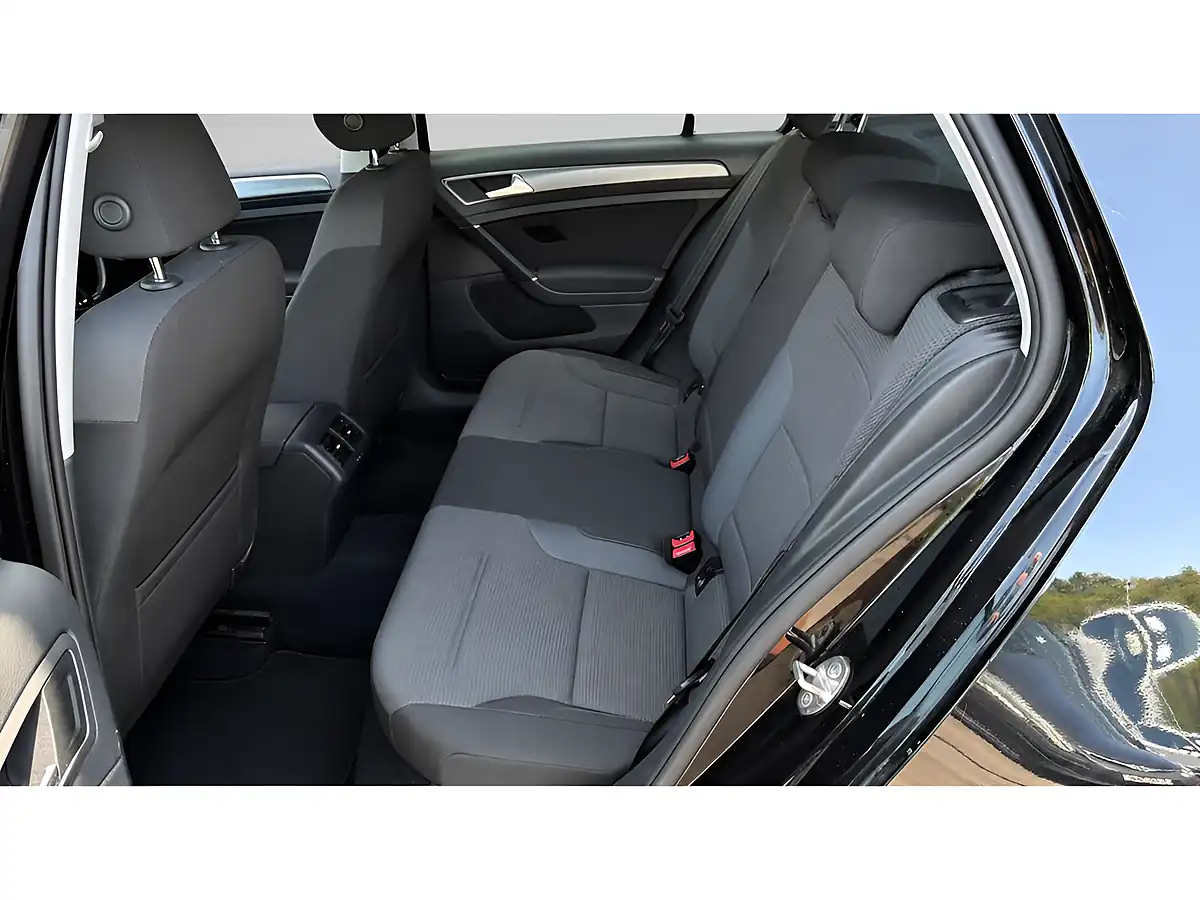 Used 2018 Volkswagen Golf Se Black - Interior and Exterior details 5