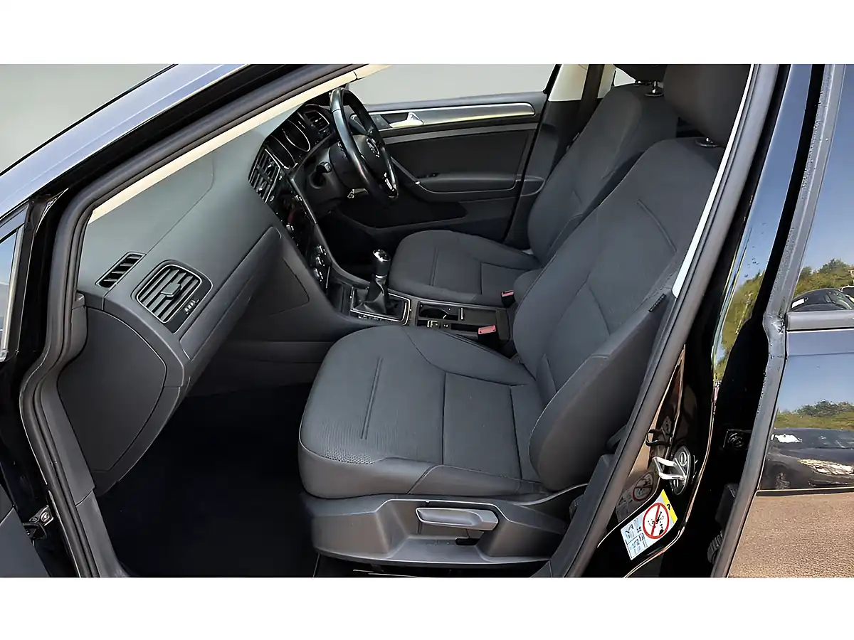 Used 2018 Volkswagen Golf Se Black - Interior and Exterior details 7