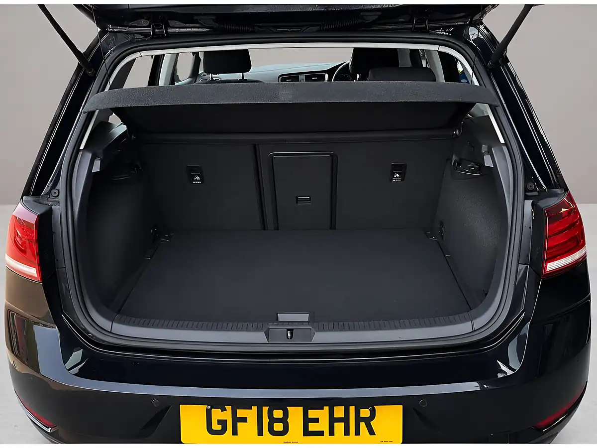 Used 2018 Volkswagen Golf Se Black - Interior and Exterior details 8