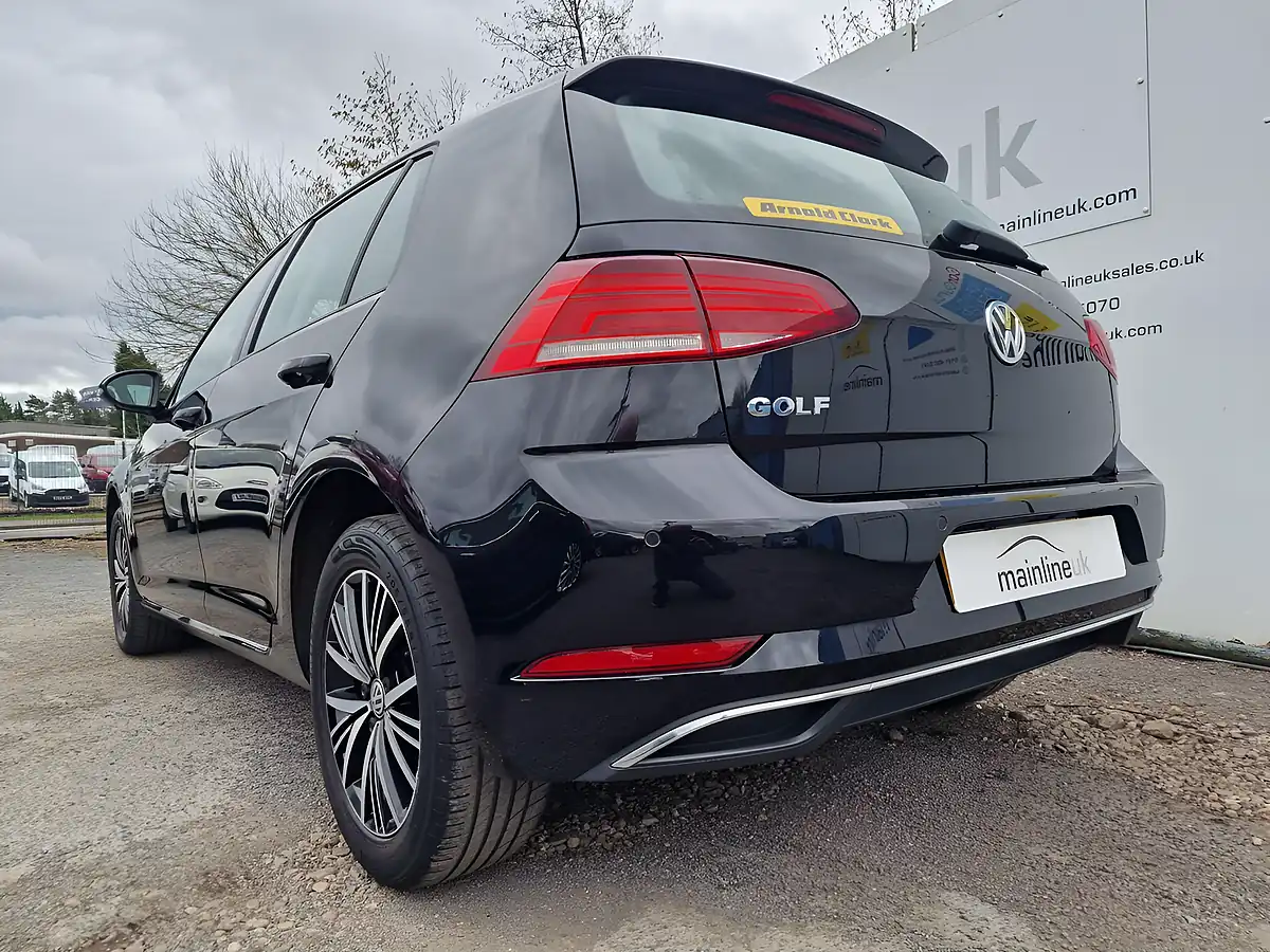 Used 2018 Volkswagen Golf Se Black - Interior and Exterior details 12