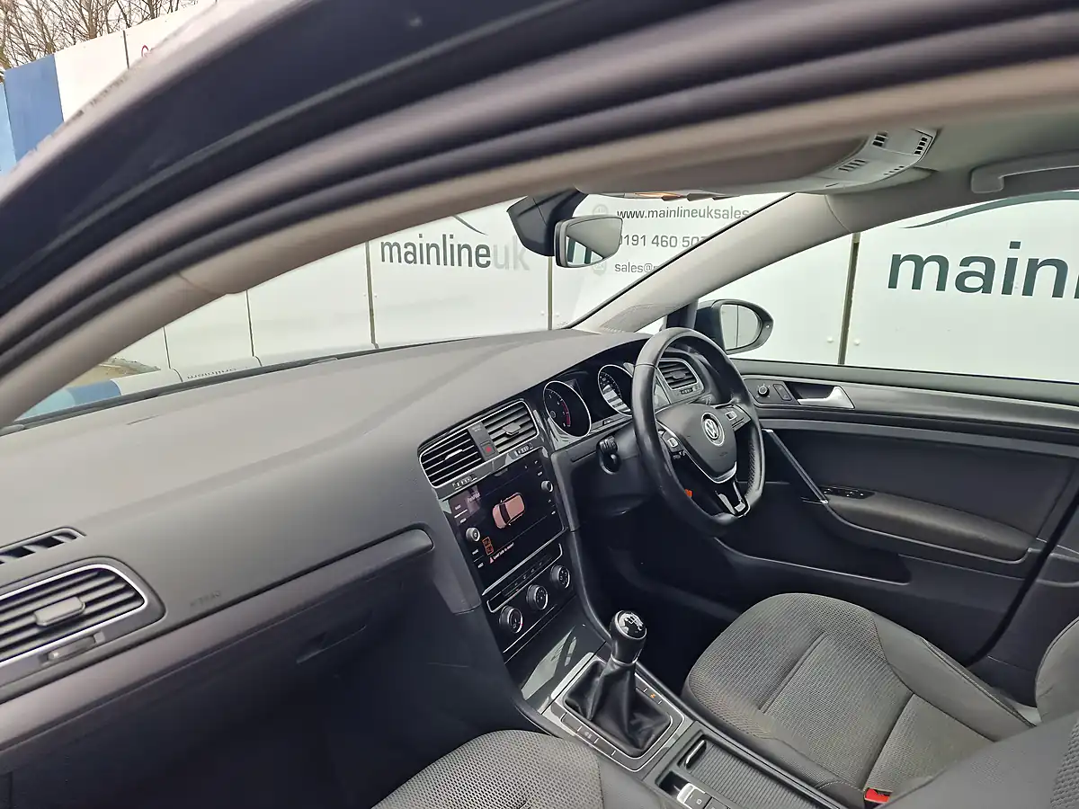 Used 2018 Volkswagen Golf Se Black - Interior and Exterior details 16