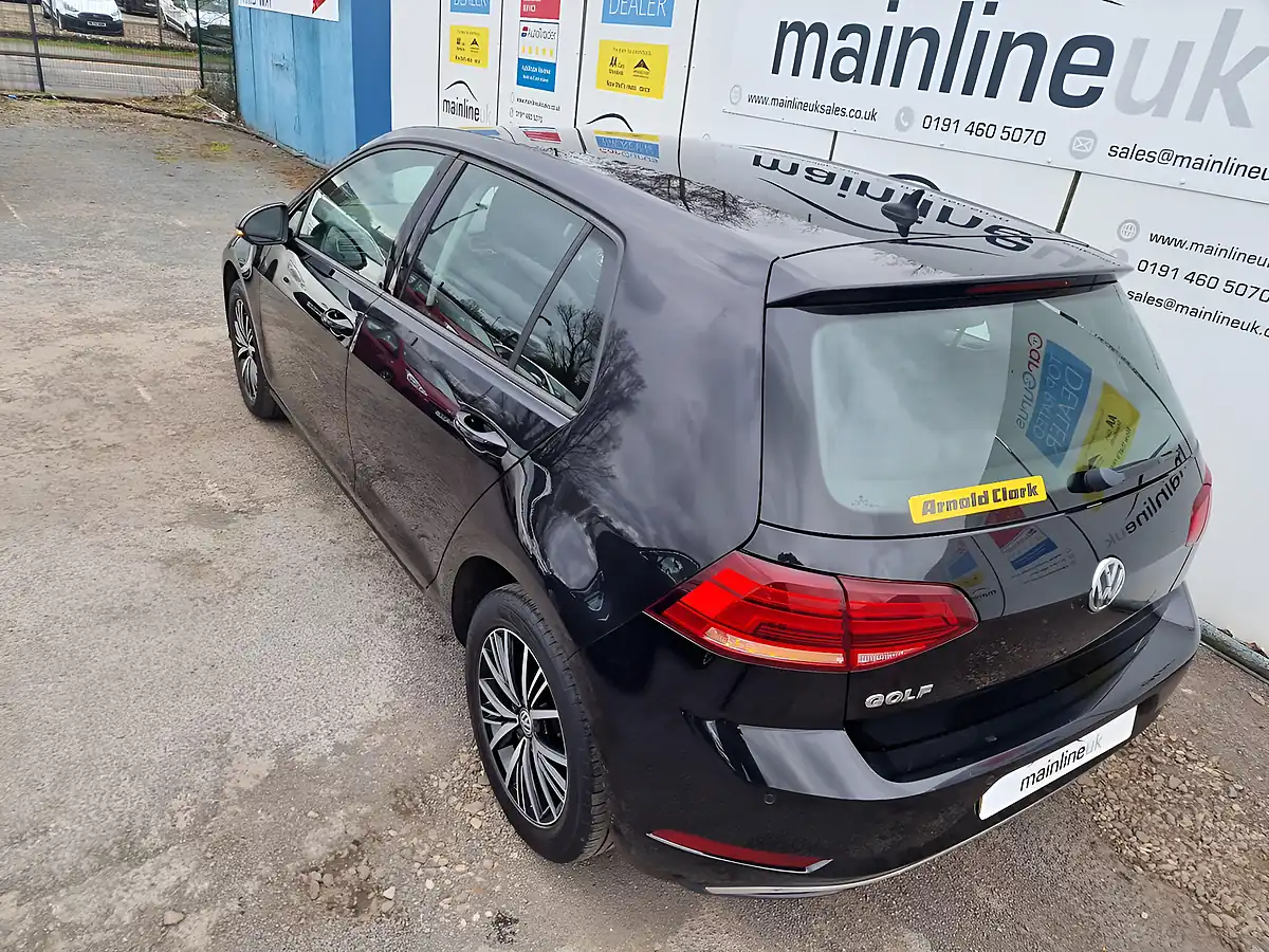 Used 2018 Volkswagen Golf Se Black - Interior and Exterior details 5