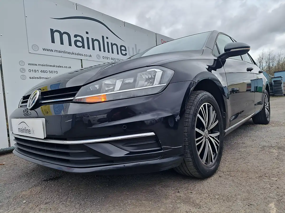 Used 2018 Volkswagen Golf Se Black - Interior and Exterior details 9