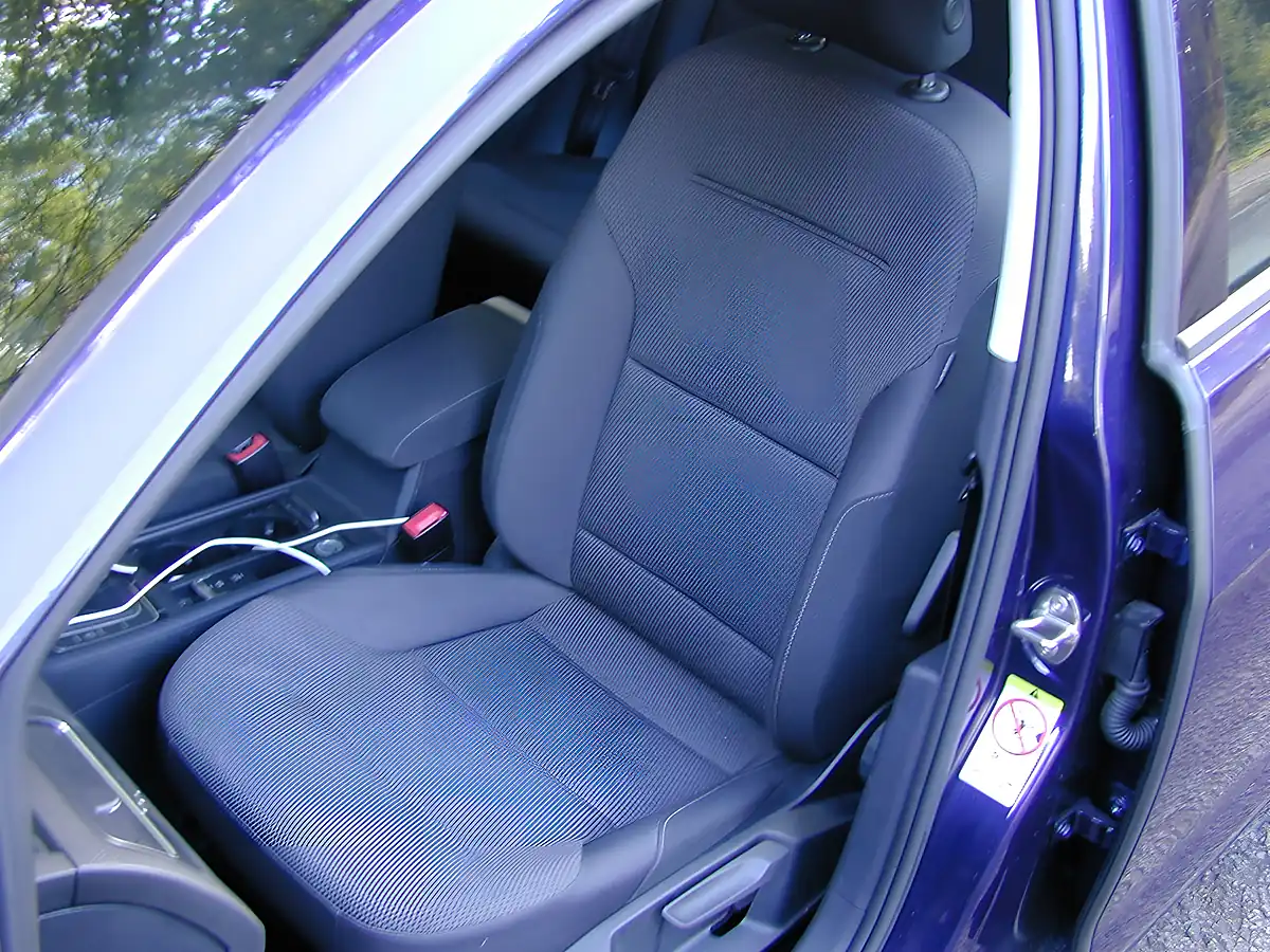 Used 2018 Volkswagen Golf Se Blue - Interior and Exterior details 15