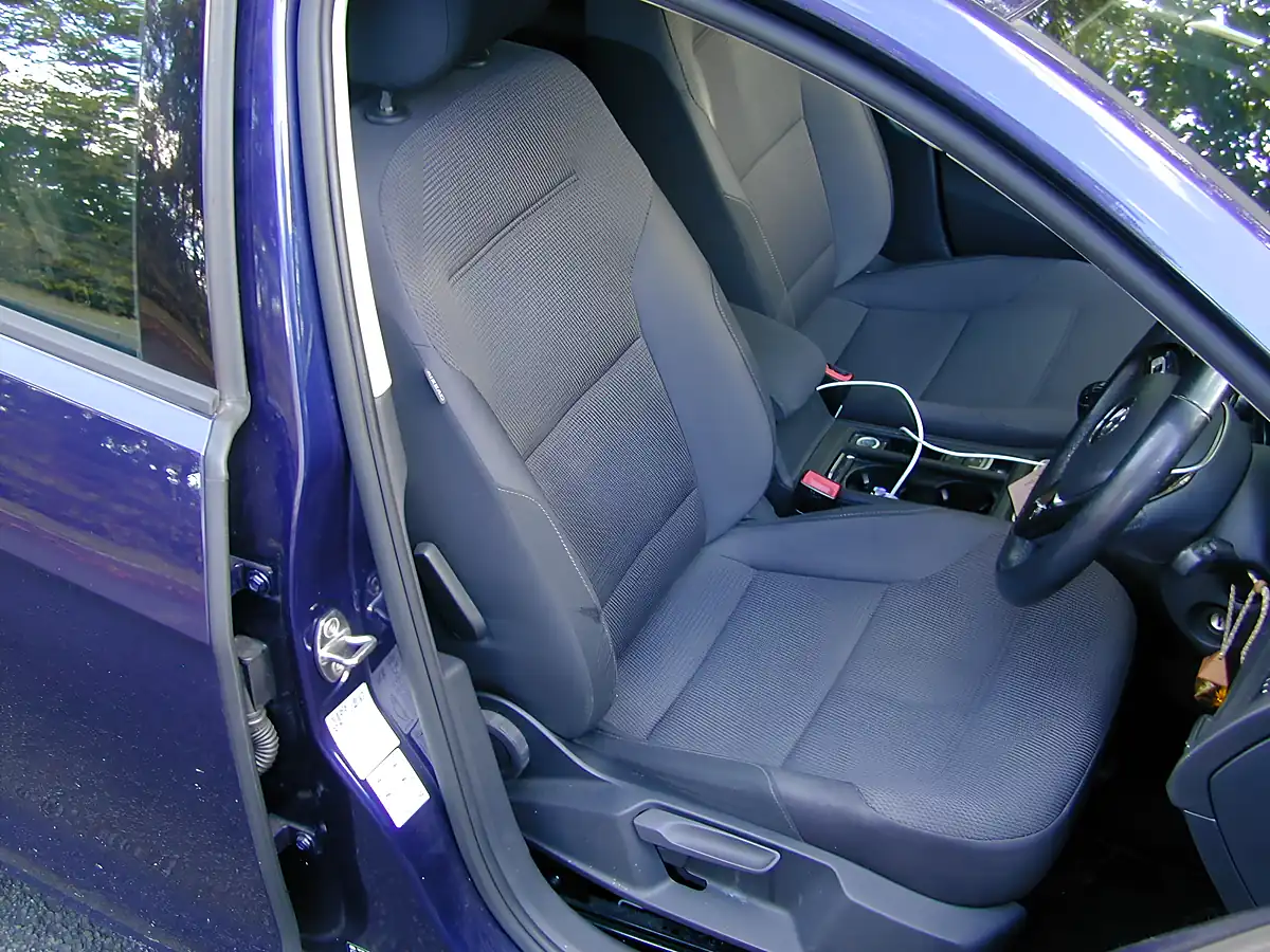 Used 2018 Volkswagen Golf Se Blue - Interior and Exterior details 17