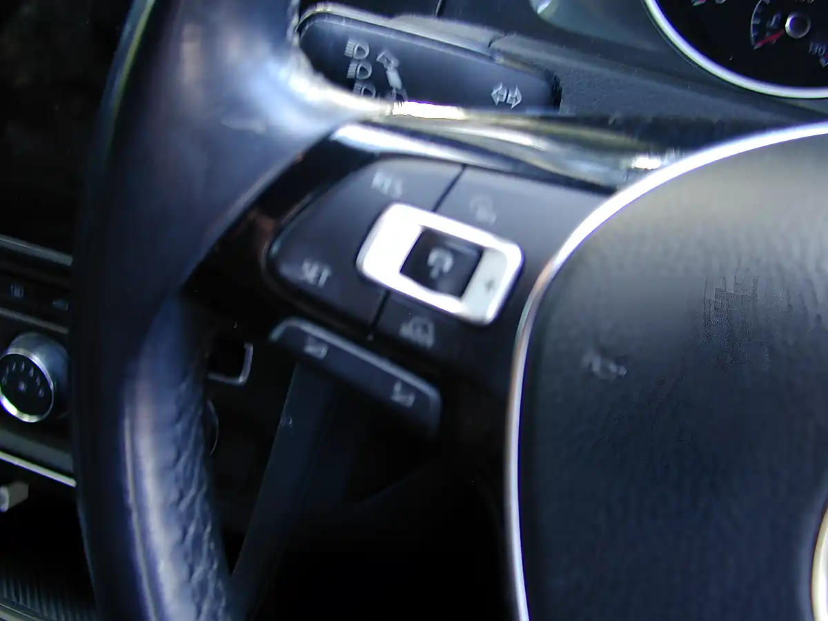 Used 2018 Volkswagen Golf Se Blue - Interior and Exterior details 19