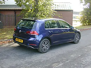 Used 2018 Volkswagen Golf Se Blue - Interior and Exterior details 3