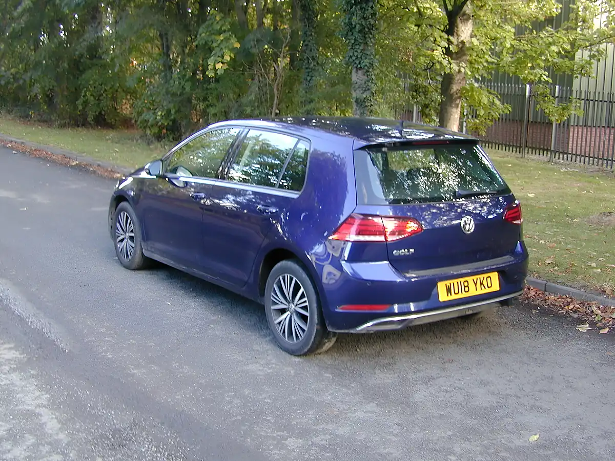 Used 2018 Volkswagen Golf Se Blue - Interior and Exterior details 6