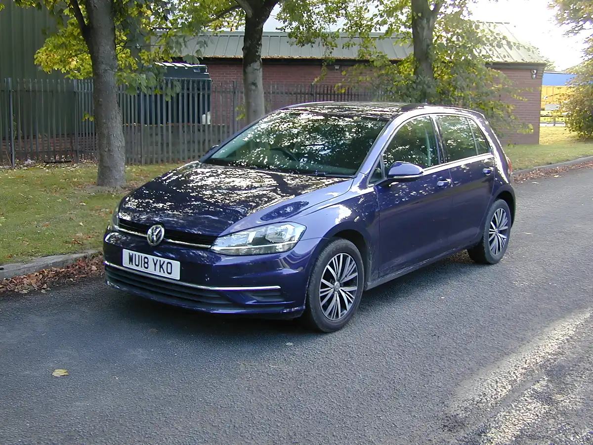 Used 2018 Volkswagen Golf Se Blue - Interior and Exterior details 8
