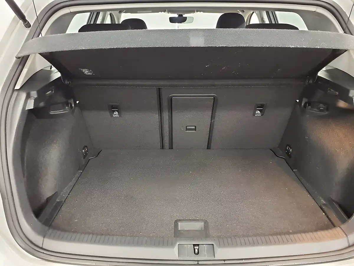 Used 2018 Volkswagen Golf Se Edition White - Interior and Exterior details 9