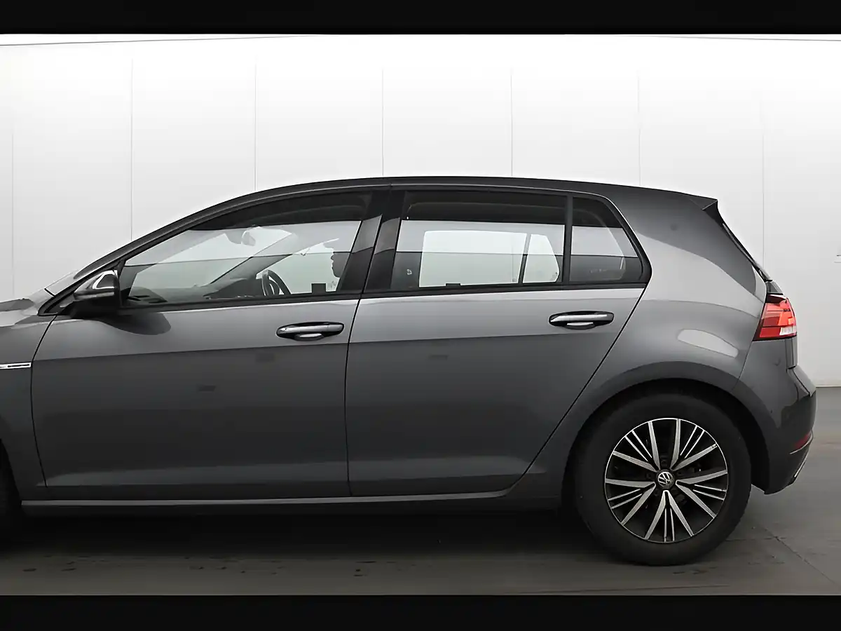 Used 2018 Volkswagen Golf Se Grey - Interior and Exterior details 10