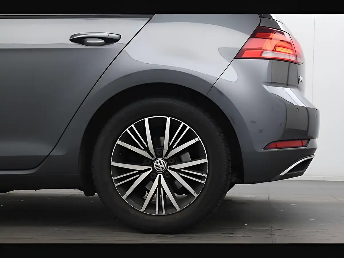 Used 2018 Volkswagen Golf Se Grey - Interior and Exterior details 11