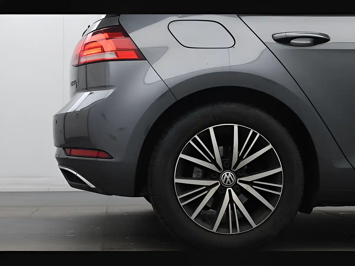 Used 2018 Volkswagen Golf Se Grey - Interior and Exterior details 16