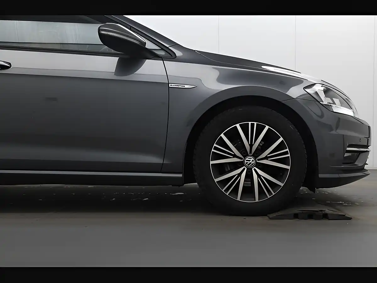 Used 2018 Volkswagen Golf Se Grey - Interior and Exterior details 17