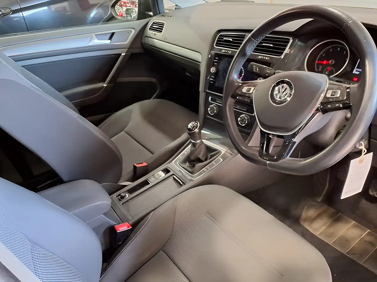 Used 2018 Volkswagen Golf Se Grey - Interior and Exterior details 18