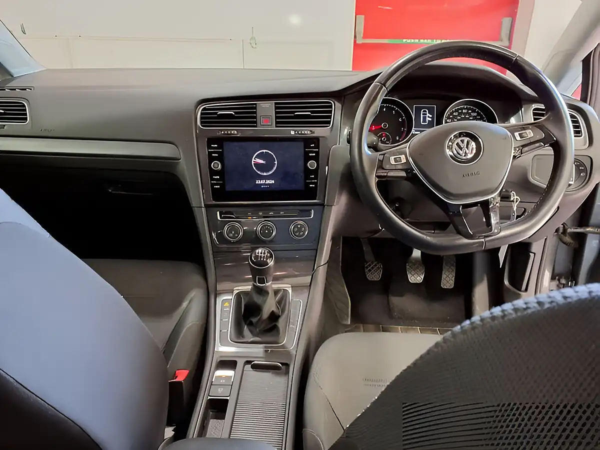 Used 2018 Volkswagen Golf Se Grey - Interior and Exterior details 3