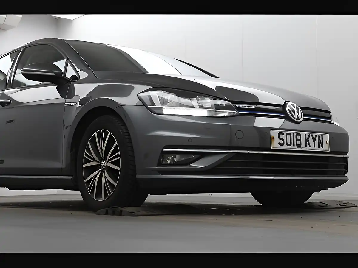 Used 2018 Volkswagen Golf Se Grey - Interior and Exterior details 4