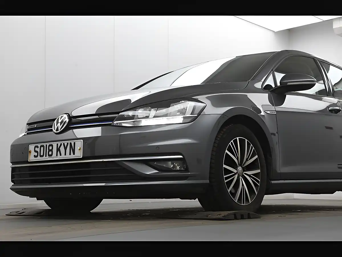 Used 2018 Volkswagen Golf Se Grey - Interior and Exterior details 5