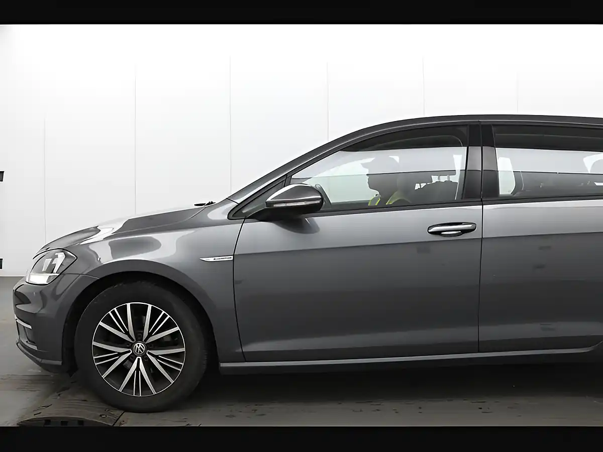 Used 2018 Volkswagen Golf Se Grey - Interior and Exterior details 8