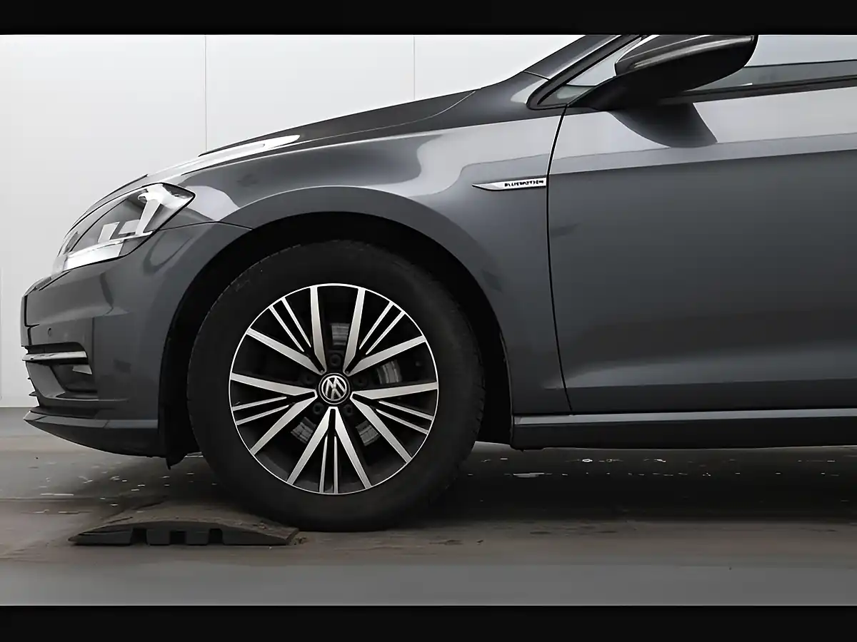 Used 2018 Volkswagen Golf Se Grey - Interior and Exterior details 9