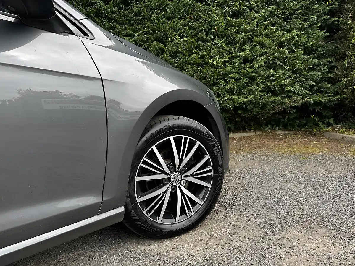 Used 2018 Volkswagen Golf Se Grey - Interior and Exterior details 10