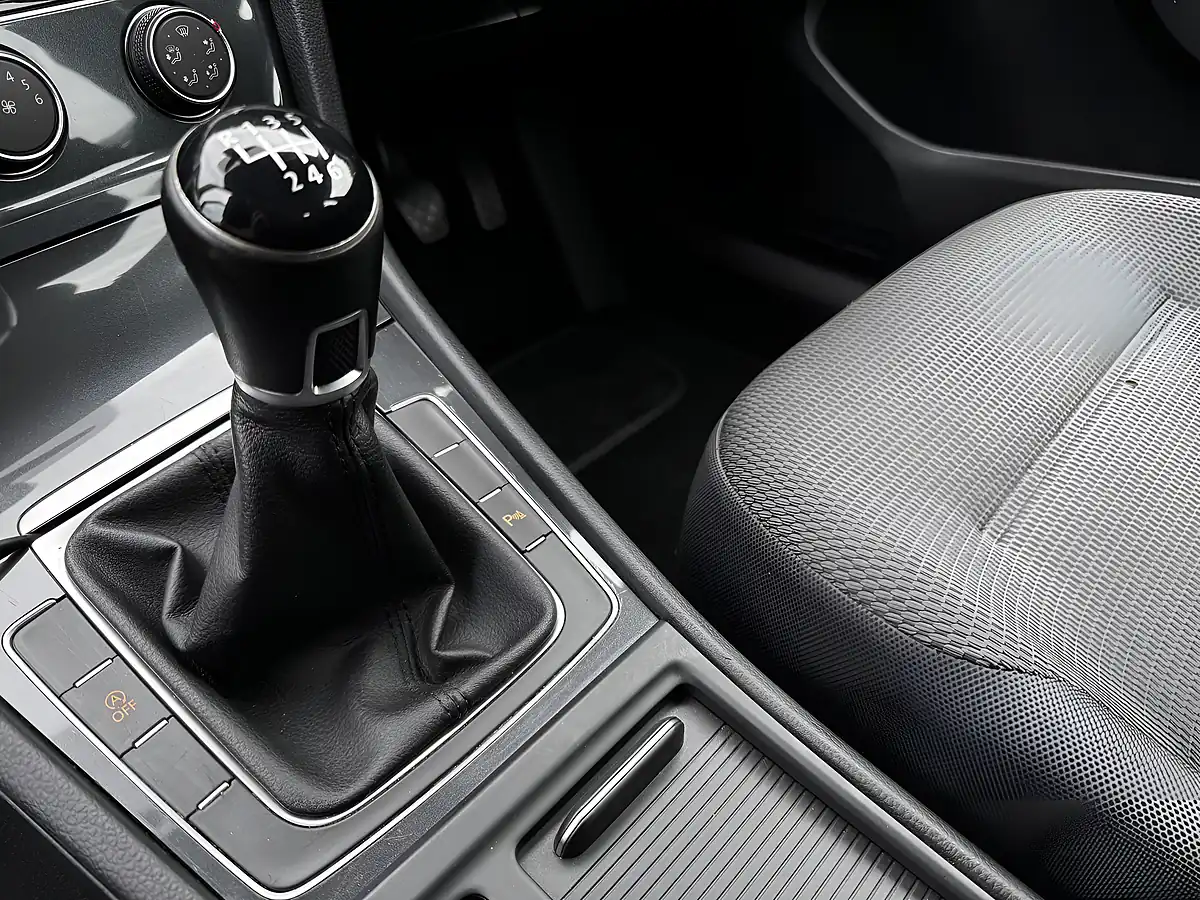 Used 2018 Volkswagen Golf Se Grey - Interior and Exterior details 19