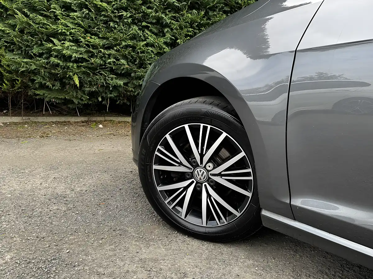 Used 2018 Volkswagen Golf Se Grey - Interior and Exterior details 9