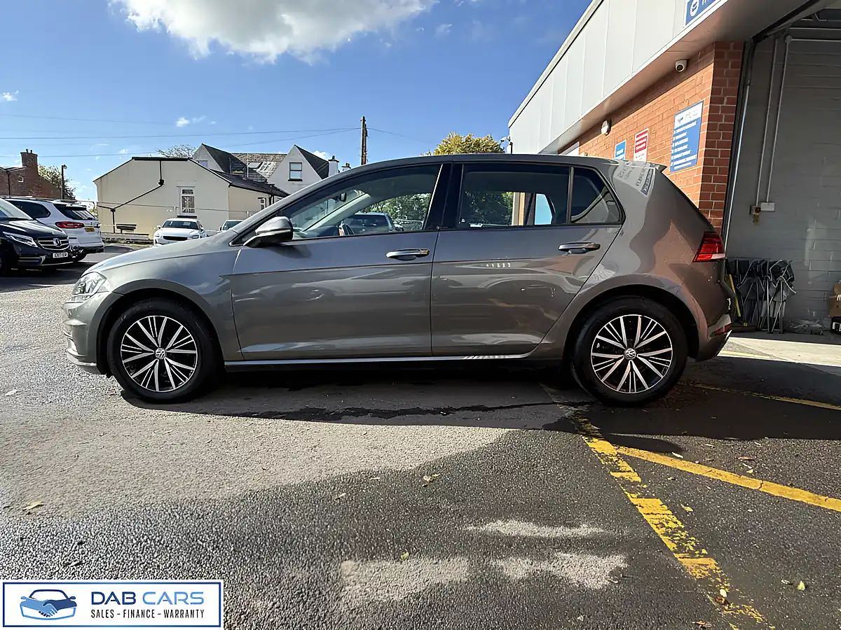 Used 2018 Volkswagen Golf Se Grey - Interior and Exterior details 17