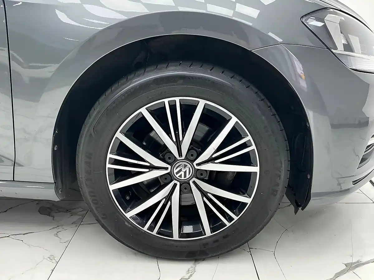 Used 2018 Volkswagen Golf Se Indium Grey - Interior and Exterior details 14