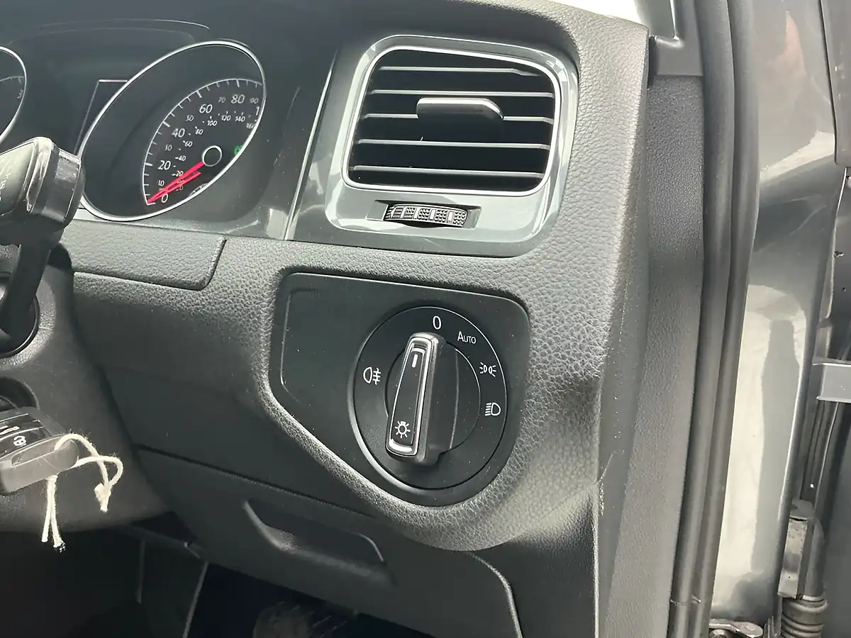 Used 2018 Volkswagen Golf Se Indium Grey - Interior and Exterior details 16