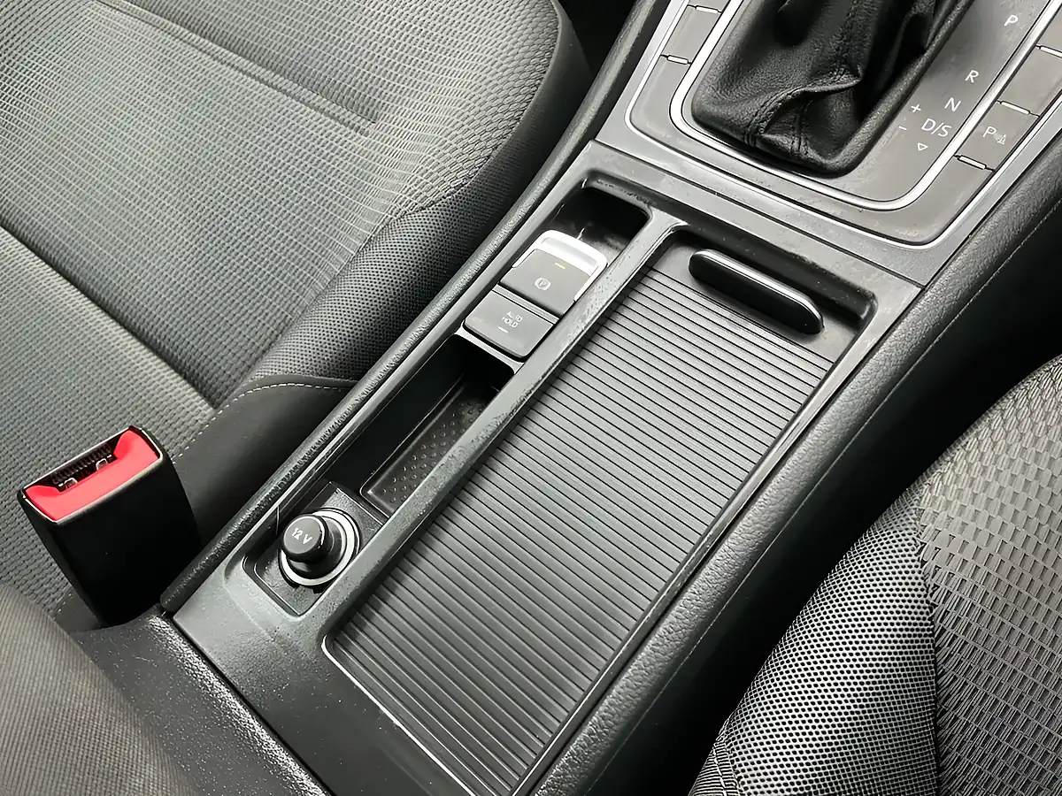 Used 2018 Volkswagen Golf Se Indium Grey - Interior and Exterior details 18