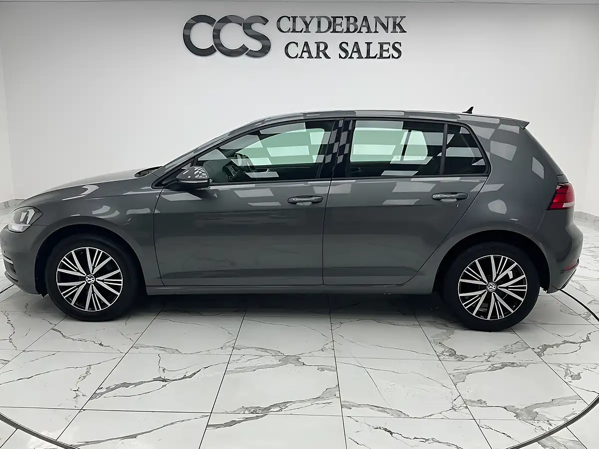 Used 2018 Volkswagen Golf Se Indium Grey - Interior and Exterior details 4