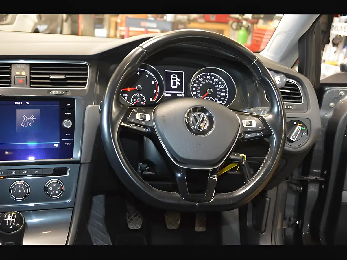 Used 2018 Volkswagen Golf Se Indium Grey - Interior and Exterior details 10