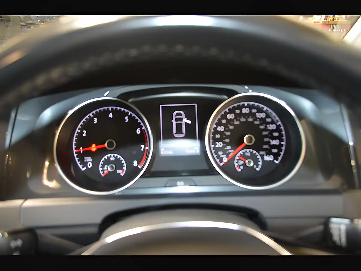 Used 2018 Volkswagen Golf Se Indium Grey - Interior and Exterior details 11
