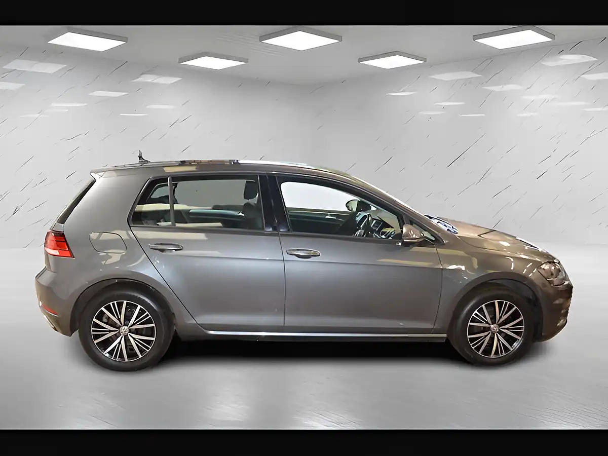 Used 2018 Volkswagen Golf Se Indium Grey - Interior and Exterior details 5